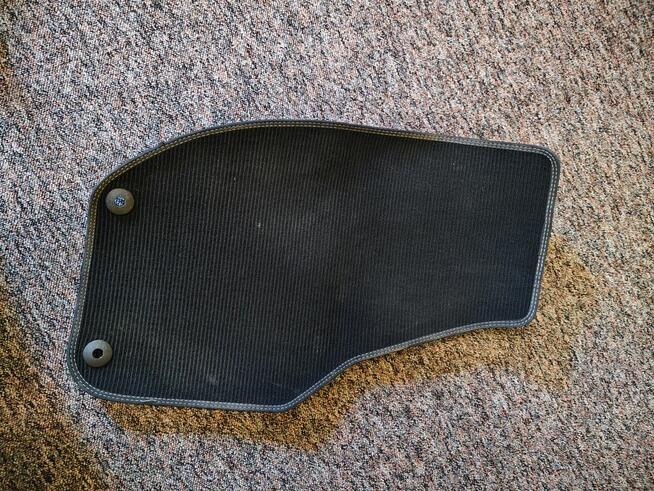 Oryginalne dywaniki Volvo V40