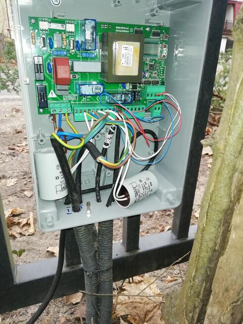 SPRZEDAŻ MONTAŻ ORAZ SERWIS AUTOMATYKI BRAMOWEJ, SERWIS BRAM