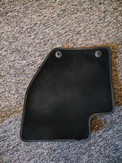 Oryginalne dywaniki Volvo V40