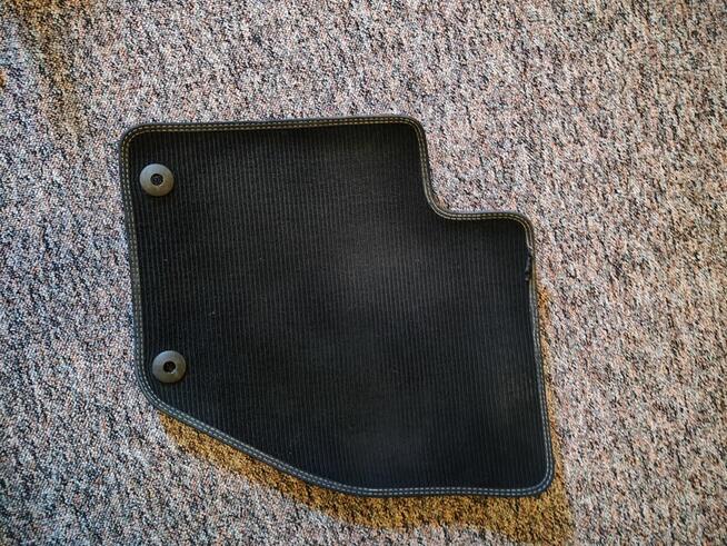 Oryginalne dywaniki Volvo V40