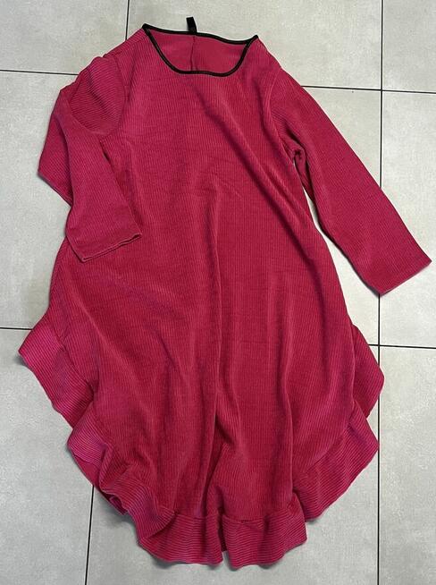 Różowa sukienka w dużym rozmiarze