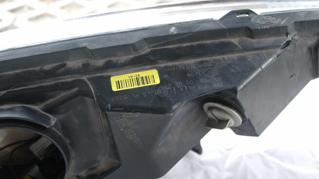 Lampa przednia Lewa - Ford Fiesta MK7 08-13r