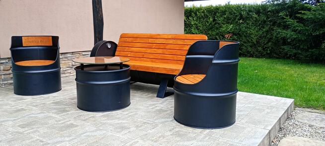 Meble ogrodowe z beczek