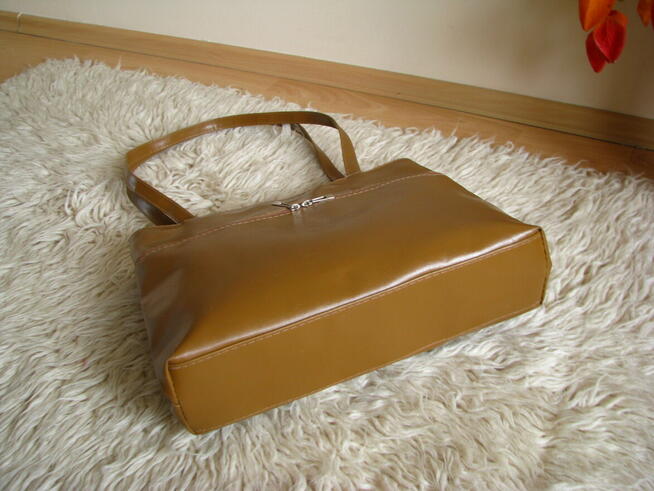 Klasyczna torebka damska z kieszenią z przodu