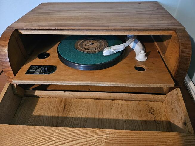 Skrzynkowy Gramofon Elektryczny model W7.8-1 lata 50 te