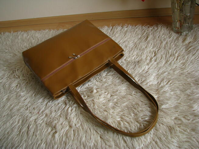 Klasyczna torebka damska z kieszenią z przodu