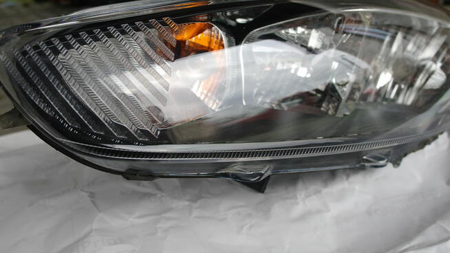 Lampa przednia Lewa - Ford Fiesta MK7 08-13r