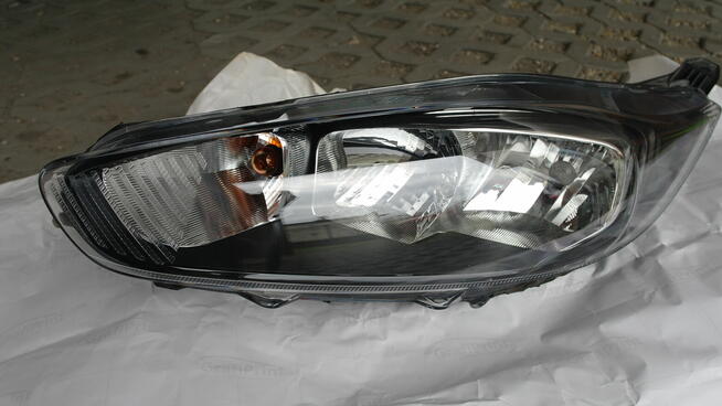 Lampa przednia Lewa - Ford Fiesta MK7 08-13r