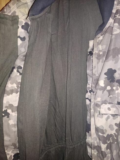 Kombinezon zimowy dla myśliwych i wędkarzy.