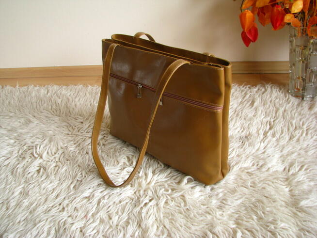 Klasyczna torebka damska z kieszenią z przodu