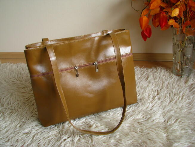 Klasyczna torebka damska z kieszenią z przodu