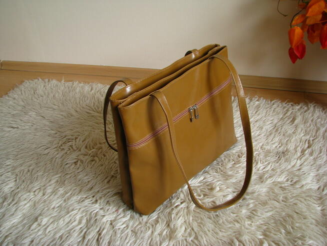 Klasyczna torebka damska z kieszenią z przodu