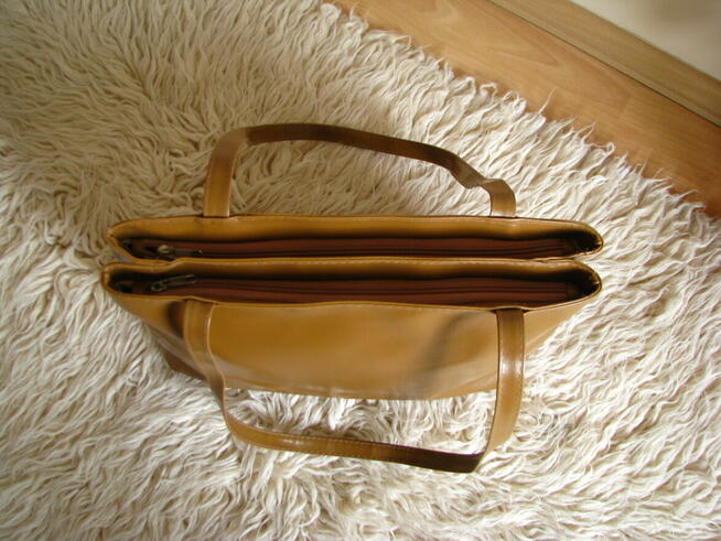 Klasyczna torebka damska z kieszenią z przodu