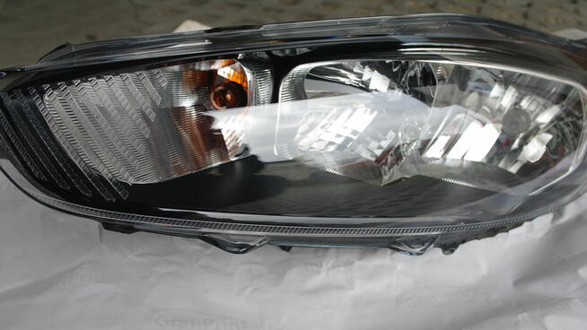 Lampa przednia Lewa - Ford Fiesta MK7 08-13r