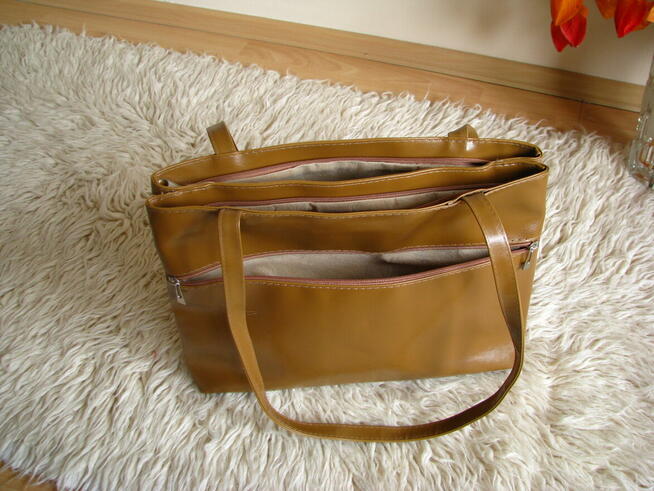 Klasyczna torebka damska z kieszenią z przodu