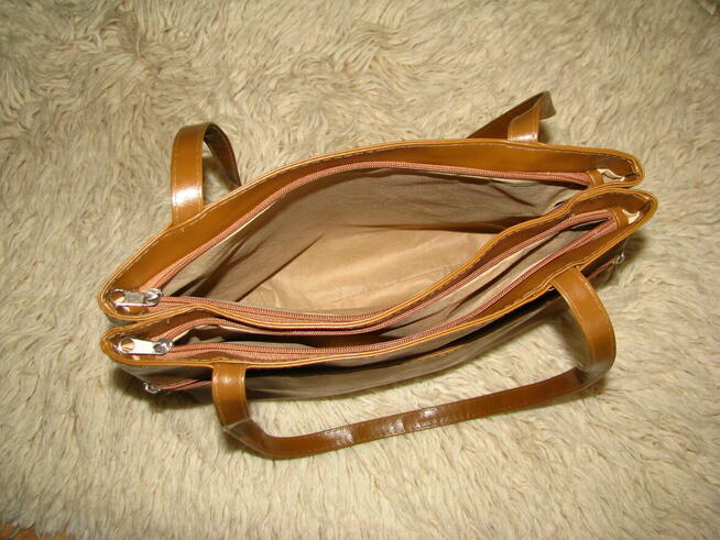 Klasyczna torebka damska z kieszenią z przodu