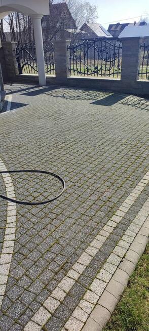 Mycie/czyszczenie kostki brukowej