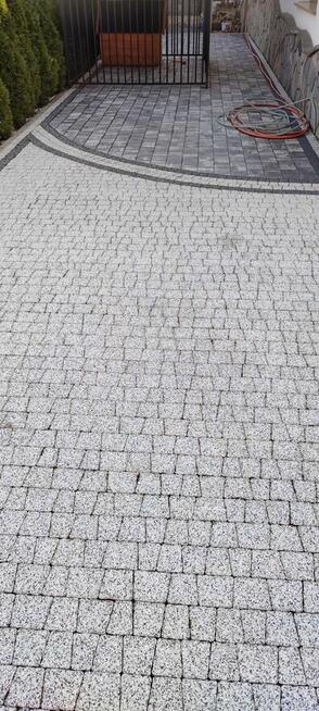 Mycie/czyszczenie kostki brukowej