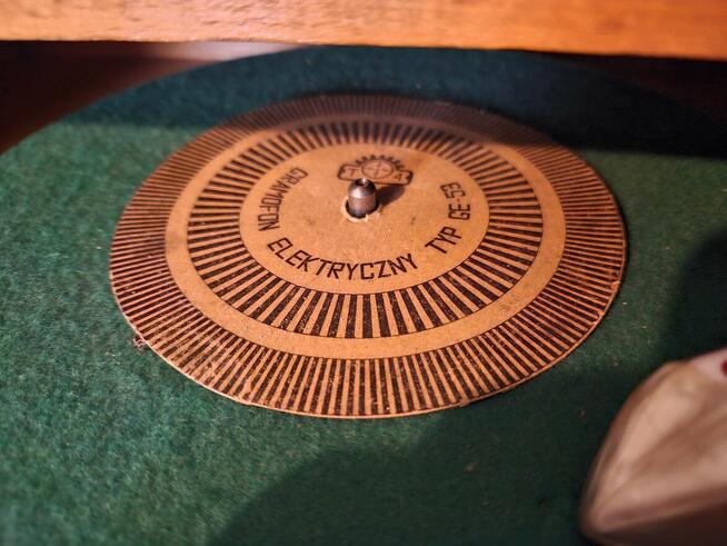 Skrzynkowy Gramofon Elektryczny model W7.8-1 lata 50 te