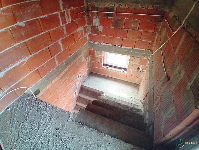 DOM WOLNOSTOJĄCY W STANIE SUROWYM ZAMKNIĘTYM