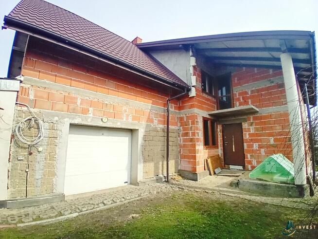 DOM WOLNOSTOJĄCY W STANIE SUROWYM ZAMKNIĘTYM