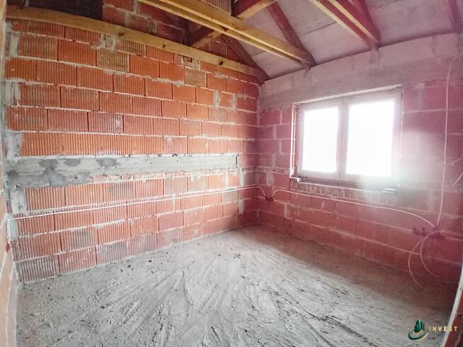 DOM WOLNOSTOJĄCY W STANIE SUROWYM ZAMKNIĘTYM