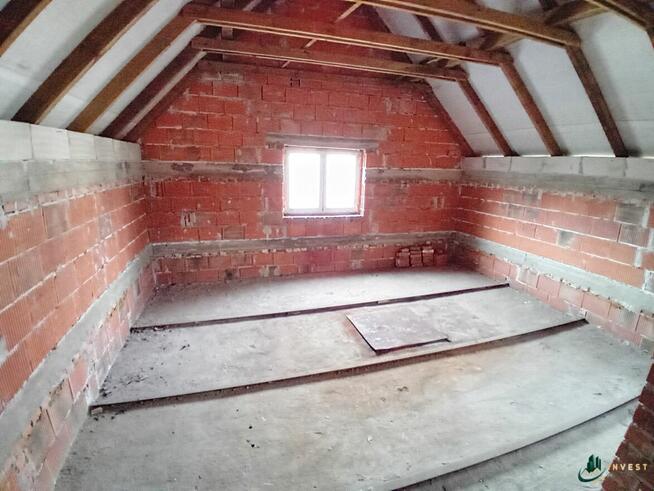 DOM WOLNOSTOJĄCY W STANIE SUROWYM ZAMKNIĘTYM