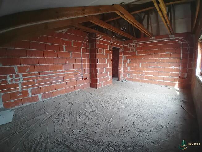 DOM WOLNOSTOJĄCY W STANIE SUROWYM ZAMKNIĘTYM