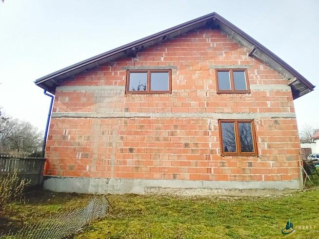 DOM WOLNOSTOJĄCY W STANIE SUROWYM ZAMKNIĘTYM