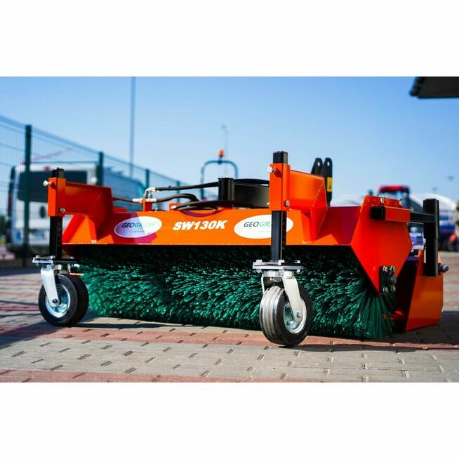 Zamiatarka SW130 do traktora z koszem Geograss