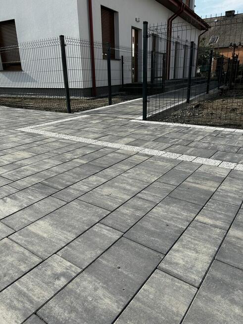 UKŁADANIE KOSTKI BRUKOWEJ