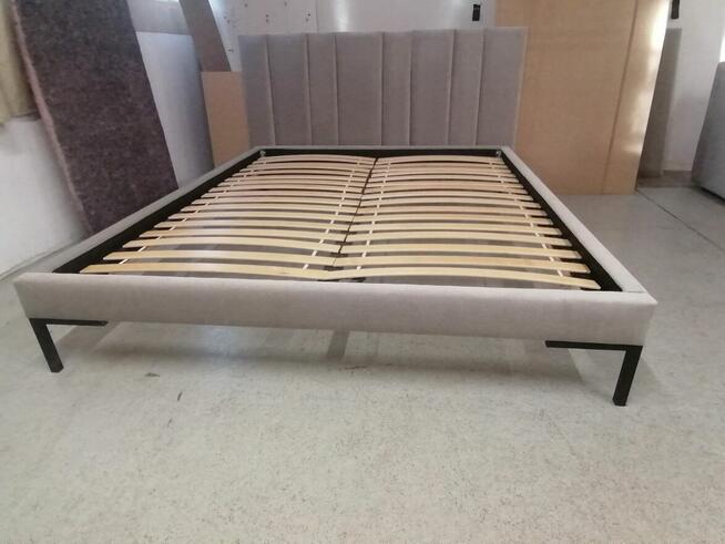 Łóżka sypialniane tapicerowane