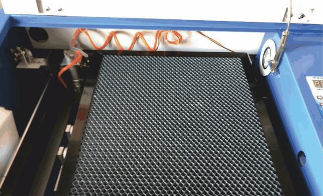 Nowe urządzenie grawerująco wycinające - laser