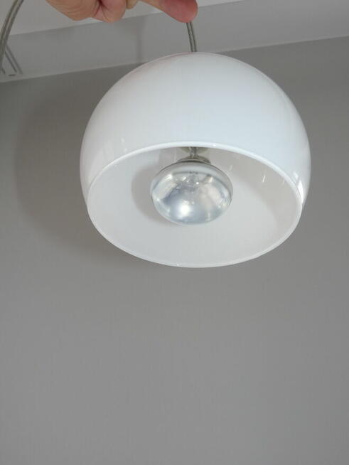 Lampa wisząca z małym kloszem do pokoju lub kuchni