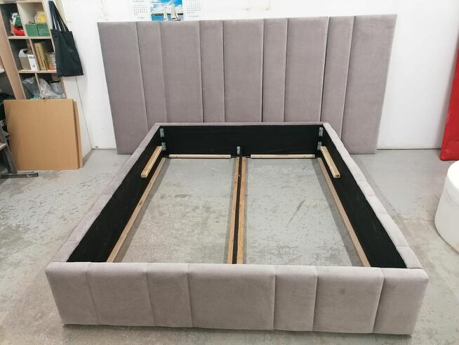 Łóżko sypialniane z pojemnikiem