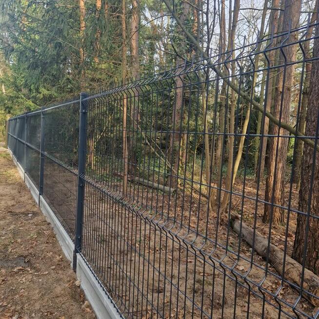 Panele ogrodzeniowe, słupki, siatka, bramy, furtki