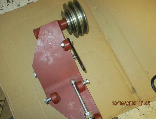 Napinacz podstawa alternatora A120E silnika SW 680.