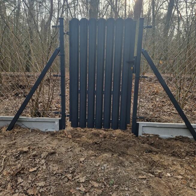 Panele ogrodzeniowe, słupki, siatka, bramy, furtki