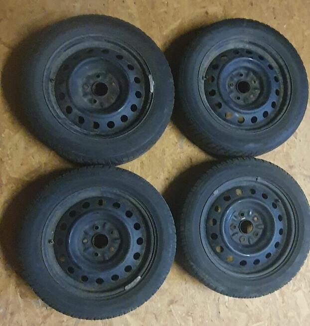 Felgi opony TPMS oraz nakrętkami Toyota Auris II 205/55 R16
