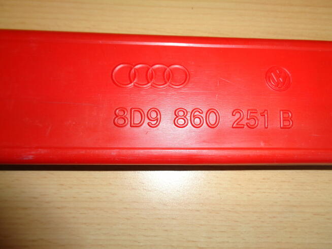 Trójkąt ostrzegawczy Audi A3 8L Nowy Uzywany