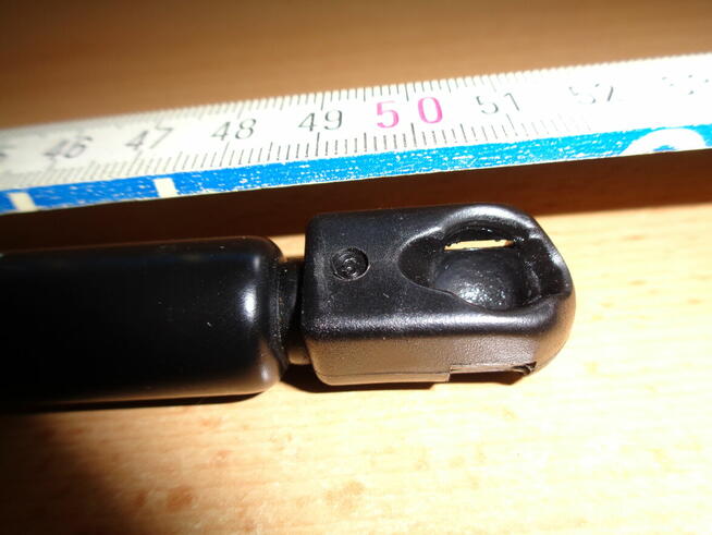 Siłownik maski Audi A3 8L Przod