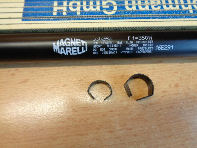 Siłownik maski Audi A3 8L Przod