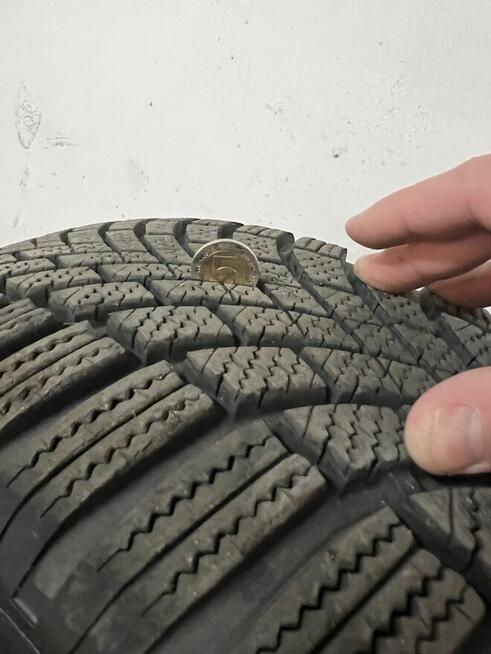 Opony zimowe Bridgestone Blizak LM005 225/55R17.