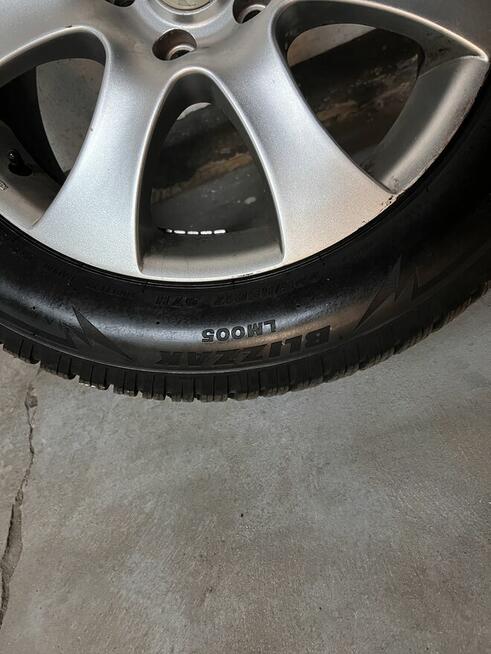 Opony zimowe Bridgestone Blizak LM005 225/55R17.
