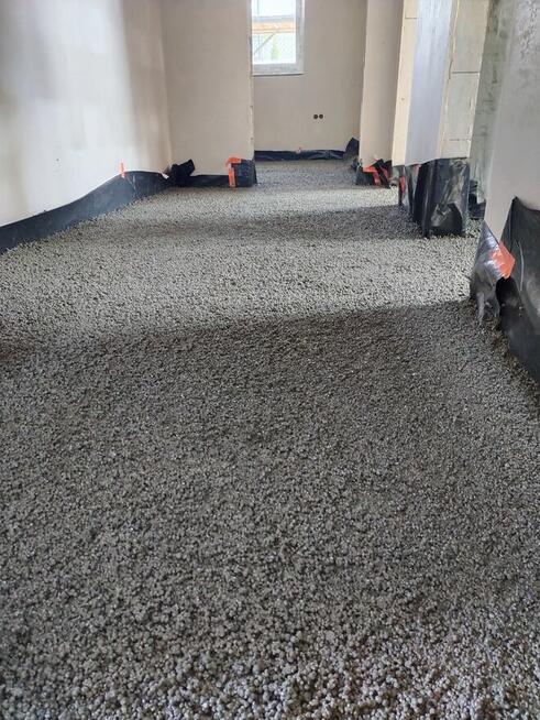 Wylewki maszynowe granulatu styropianowy