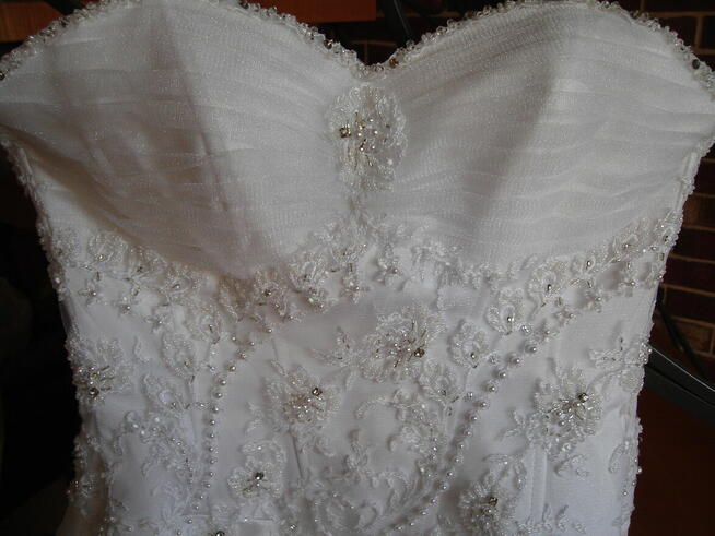 Suknia ślubna z dodatkami