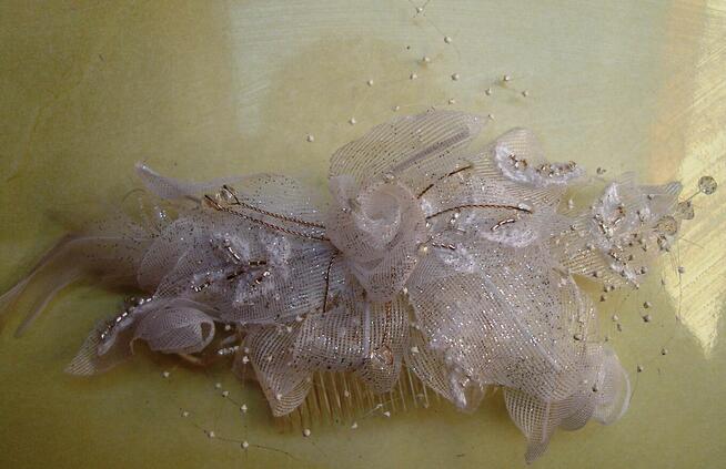 Suknia ślubna z dodatkami