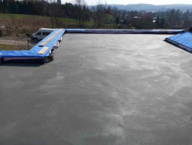 Wylewki maszynowe granulatu styropianowy