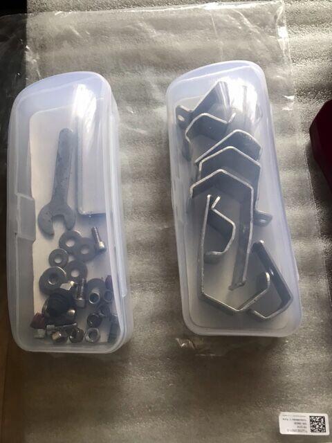 Zestaw 4 osłon zacisków hamulcowych Kompatybilny TESLA