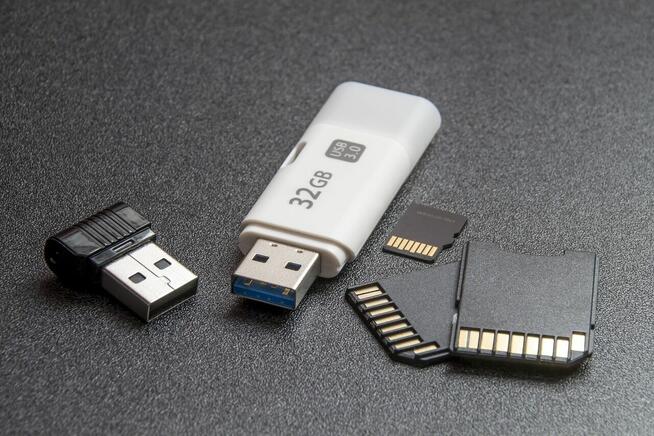 Przegrywanie kaset VHS na Pendrive lub Płyte